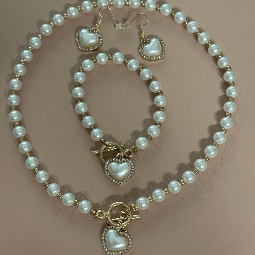 Elegant Pearl Heart Jewelry Set
